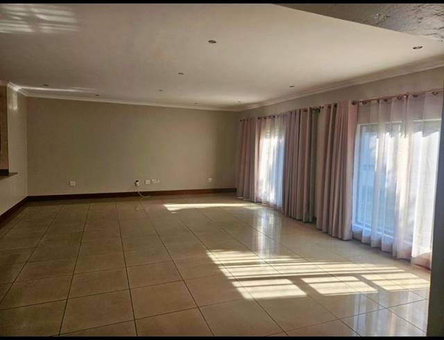 4 BEDROOM HOUSE FOR SALE IN RIETVLEI RIDGE COUNTRY ESTATE